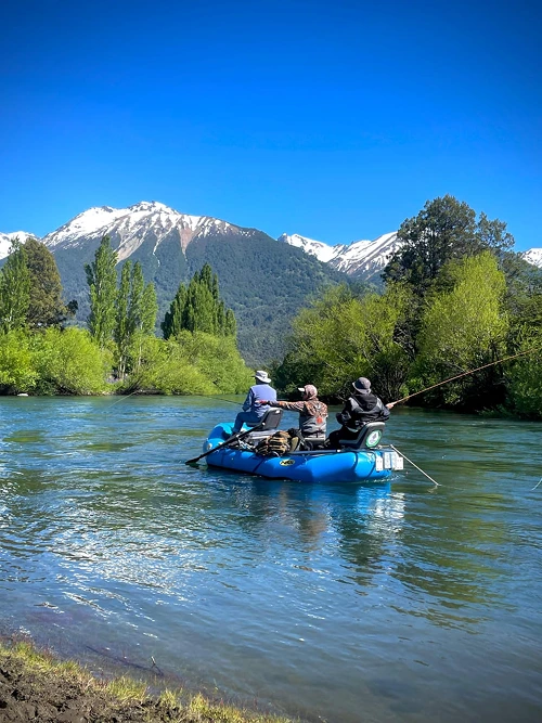 Pescador en el Parque Nacional Los Alerces