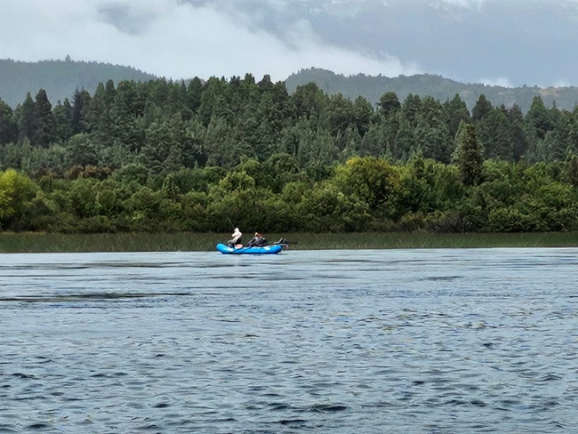 Flotada de pesca en Trevelin y Esquel